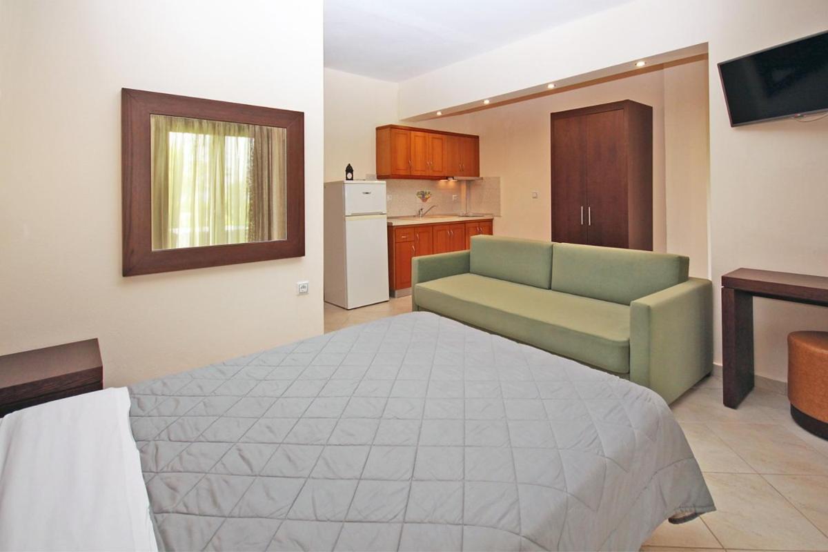 Stamos Apartments And Studios Vourvourou Oda fotoğraf